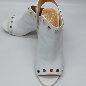 Vince Camuto Edia white leather gold button zip heel sandals size 7 m